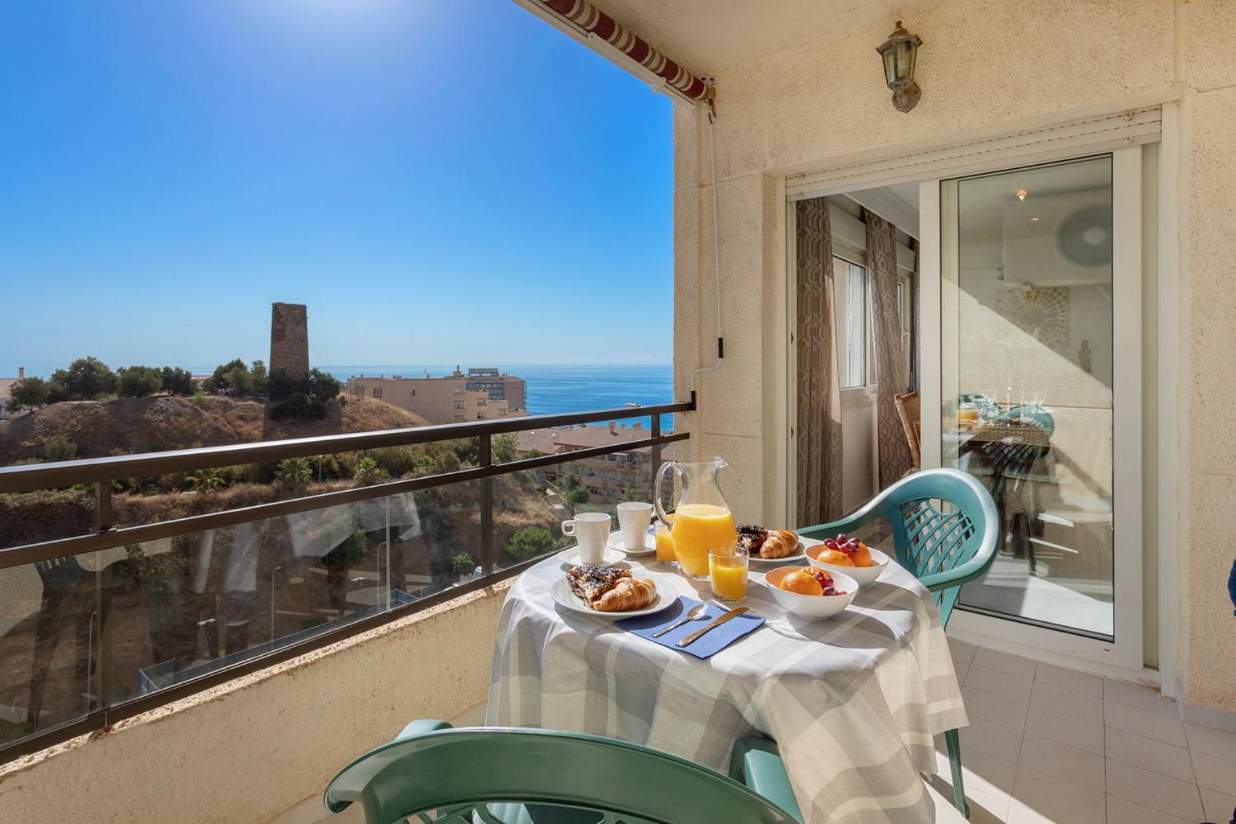 Beach And Pool Holidays At The Grand Coloso Benalmádena Esterno foto