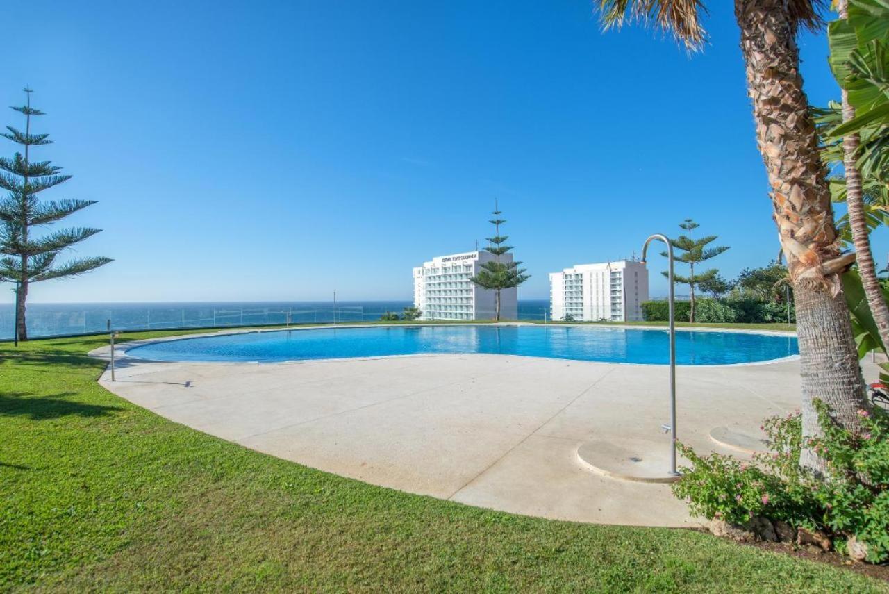 Beach And Pool Holidays At The Grand Coloso Benalmádena Esterno foto