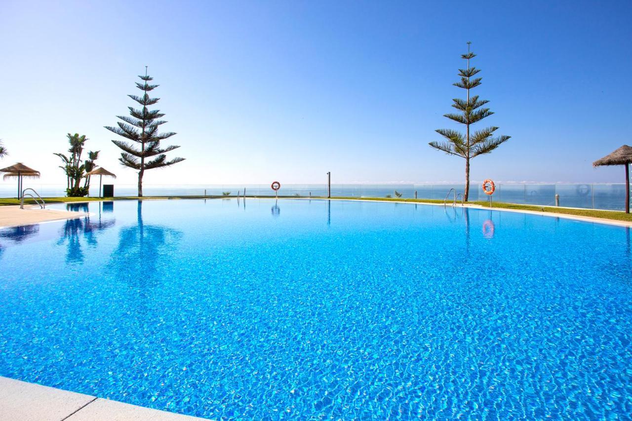 Beach And Pool Holidays At The Grand Coloso Benalmádena Esterno foto