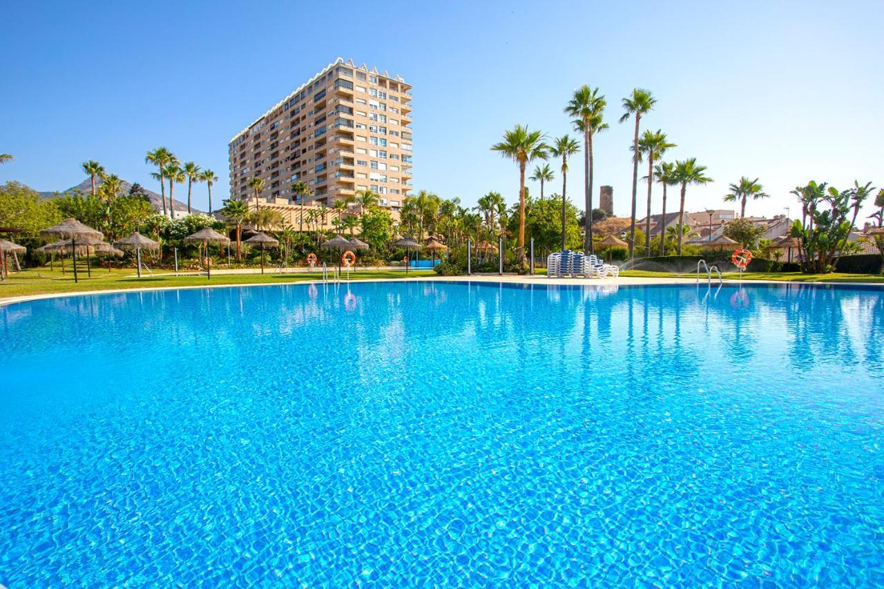 Beach And Pool Holidays At The Grand Coloso Benalmádena Esterno foto